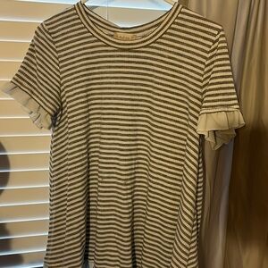 Altard state short sleeve ruffle top!